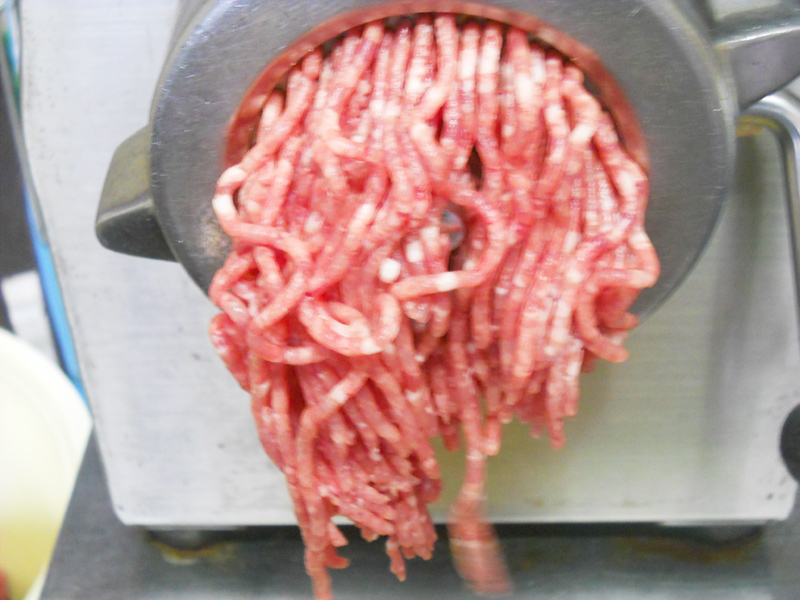 肉挽き ソーセージの製造過程